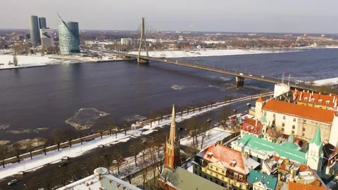 4K video from flying drone to Riga Castle.Riga, Latvia, Baltics. 動画素材 303935175
