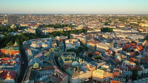 4K video from flying drone to Rigas Dome Lutheran church.Riga,Latvia 動画素材 316634767