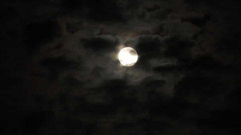4k video full moon in the sky. Full moon at night with clouds Video stock 120357773