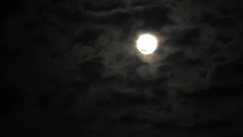 4k video full moon in the sky. Full moon at night with clouds Video stock 120358111