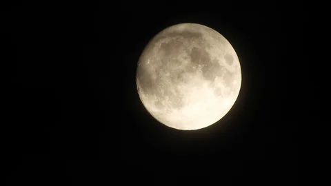 4k video full moon in the sky. Full moon at night with clouds Video stock 120358205