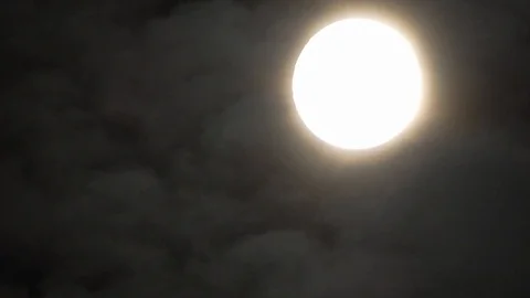 4k video full moon in the sky. Full moon at night with clouds Video stock 120358285