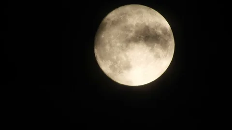 4k video full moon in the sky. Full moon at night with clouds Video stock 120358397