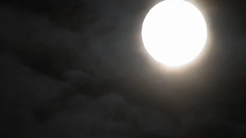 4k video full moon in the sky. Full moon at night with clouds Video stock 120358704