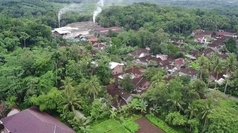 4k video of an industrial area surrounded by rural houses Stock Footage 295473176