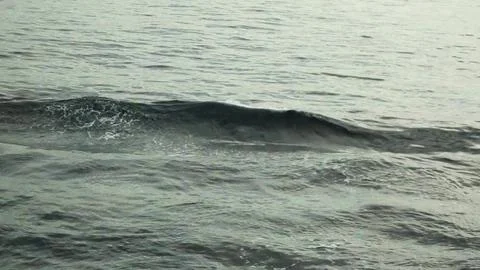 4k video, Pitching and waves are visible through a large round porthole on .. Foto stock