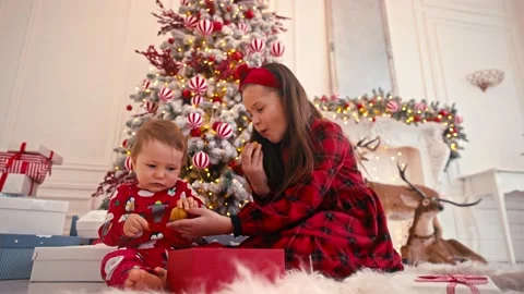 4k video portrait of two cute little children eating Christmas sweets. Baby 스톡 동영상 166886450
