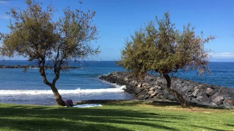 4k Video postcard. Panorama view from the beach.Ocean waves crashing,white foam Stock Footage 90427399