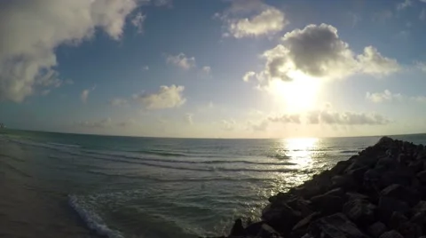 4K video of rolling waves at South Beach, Florida Stock Footage 61899574