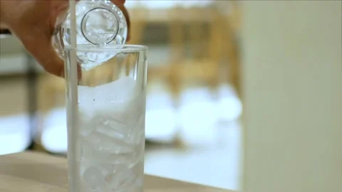 4k video with selective focus to the glass full with ice while pouring water Stock Footage 161889183
