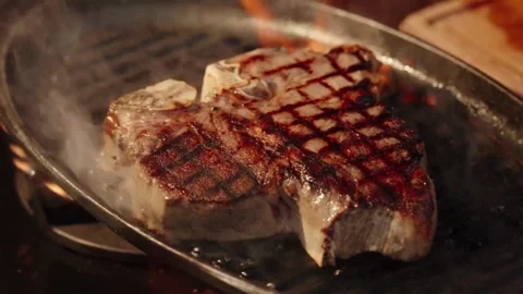4K Video T-Bone Steak Grilling Pan-Searing High Heat Flame Video stock 330424719