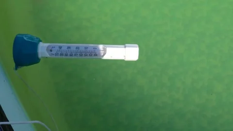 4k video, video with a floating thermometer in the pool, Measuring the water Stock Footage 253615625