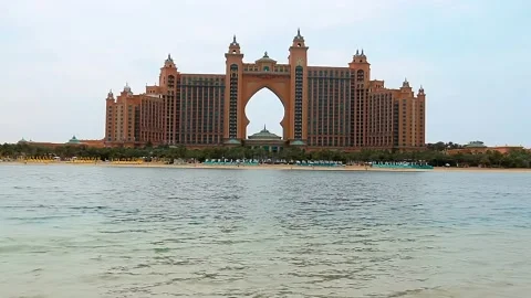 4K Video, Waterfront view of  Atlantis Resort, The Palm, Dubai Videos Stock Footage 138989987