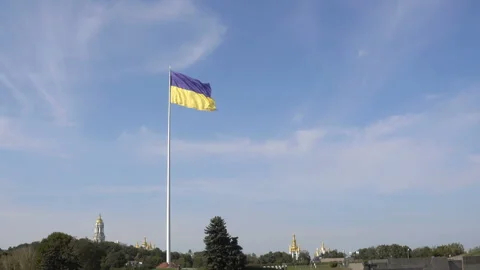 4K view of the flag of Ukraine on the flagpole Stock Footage 171414074