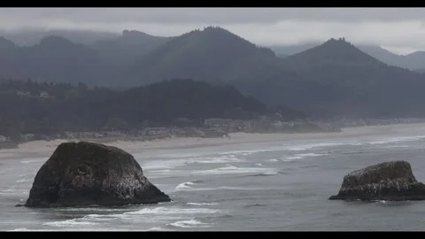 4K view of a gloomy cloudy sunrise over Cannon Beach, Pacific ocean, Oregon, USA Stock-Footage 339311245