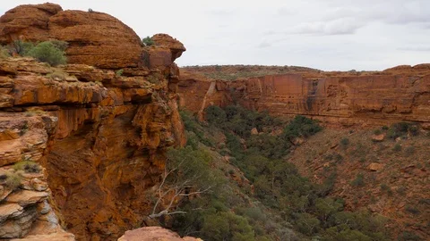 4K, view of Kings Canyon from the edge of the cliff Stock-Footage 106930311