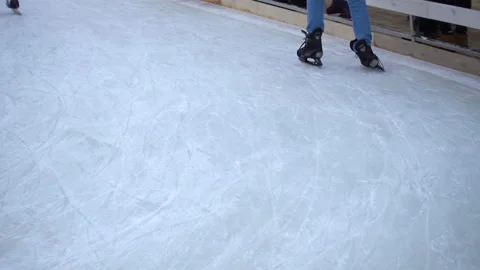 4K view of legs skating on a ice Stock-Footage 129074217
