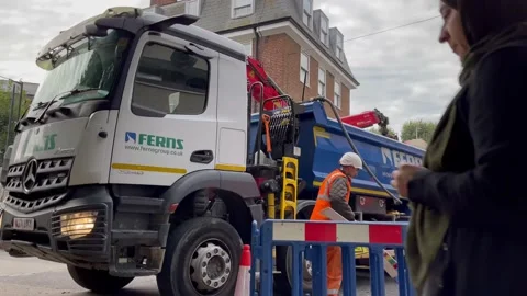 4K view of lorry, construction workers in east london Stock Footage 218273621