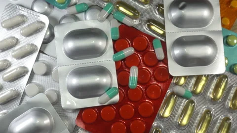 4K view of medical capsules falling Stock Footage 150156471