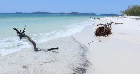 4K view of North end of Whitehaven Beach,Whitsunday Islands,Queensland,Australia Stock Footage 106028504
