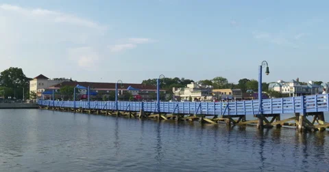 4k, View on pedestrian bridge on Sheepshead Bay, Brooklyn, NY Vidéo 52700246