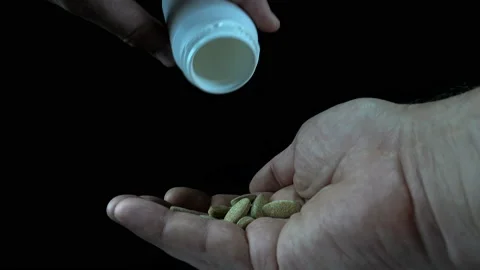 4k view of the pills falling into the hand Stock Footage 170543264