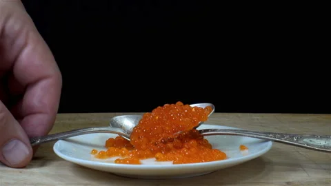 4K view of red caviar on a plate Stock-Footage 138292734