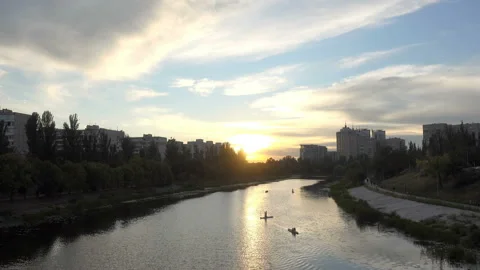 4K view of the river and cityscape at sunset. Kayaks on the water Stock Footage 137791657
