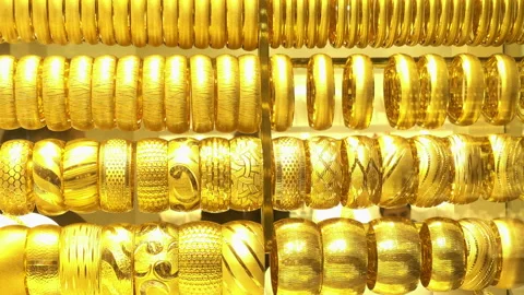 4K view of rows of gold bracelets in the shop window Stock Footage 86597678