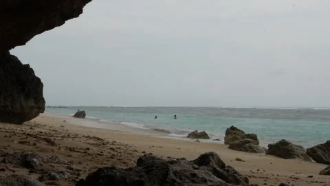 4K view of a secret tropical sandy beach framed by a rocky cave 스톡 동영상 337086063