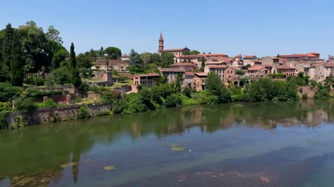 4K View from the Tarn river of the Madeleine district of Albí in France Stock Footage 297677153