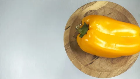 4K view of yellow bell peppers rotating Stock Footage 140136962