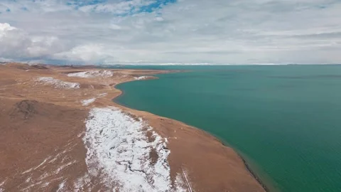 4K View of Yellow River Source with Pristine Lake in Qinghai-Tibet Plateau Stock Footage 294520125