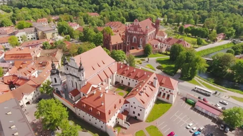 4K Vilnius Lithuania old town architecture aerial view. Vídeo Stock 107316987