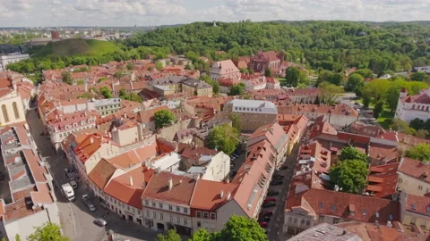 4K Vilnius Lithuania old town architecture aerial view. Vídeo Stock 107316992