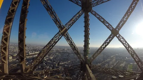 4k vision travelling up Eiffel Tower lift 库存影片 93213324