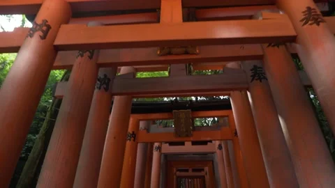 4K Walking through Torii Gates at Fushimi Inari Shrine — Orange Poles in Kyoto 스톡 동영상 150818492