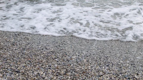 4K Waves breaking along the pebble beach 스톡 동영상 100123781