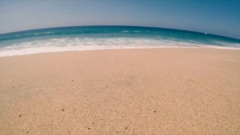 4K WAVES CRASHING BAJA 스톡 동영상 105839063