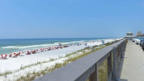 4K White Sandy Beach Full of Umbrellas 库存影片 109229000