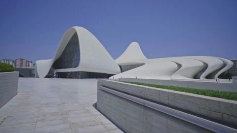 4K Wide Angle View of Heydar Aliyev Center on a Sunny Day – Baku, Azerbaijan 库存影片 321706794