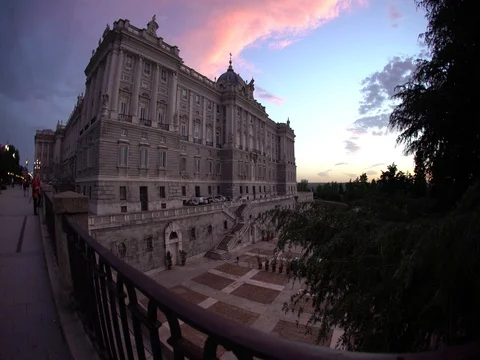 A 4K Wide-angle view of the Royal Palace in Madrid, spain 스톡 동영상 78060844
