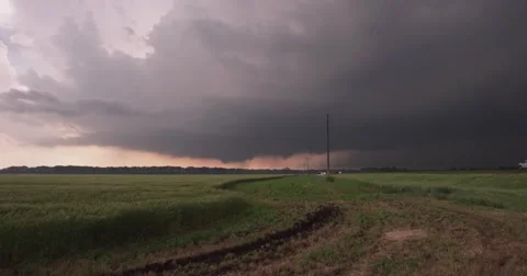 4K Wide shot of angry looking Supercell Thnderstorm Stock Footage 40401960