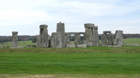 4k wide shot of Stonehenge on fall day Stock Footage 82525149