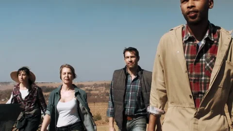 4k wide steadicam shot of a content and happy farming couple and multiracial wor Видео 201096717