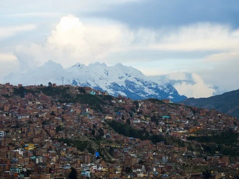 4K wide timelapse of the clouds moving around Illimani mountain in La Paz Vídeos de archivo 87350613