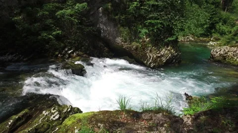 4K. Wild Radovna river flows in Vintgar Gorge. Clean blue water. 스톡 동영상 65226833