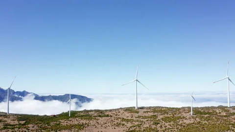 4K Wind generators rotating in field drone footage with white fluffy clouds Stockbeeldmateriaal 140661434