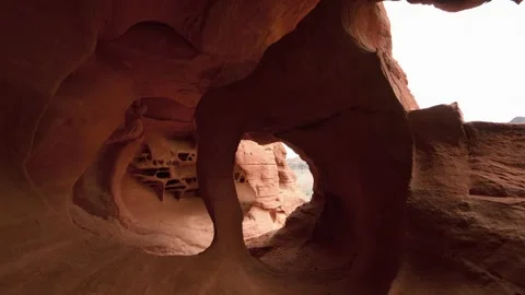 4K Windstone Arch Fire Cave Natural Sandstone Valley Of Fire Nevada 스톡 동영상 334462301