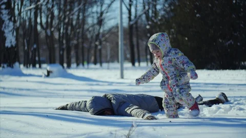 4K Winter games in park. Stock-Footage 102443330